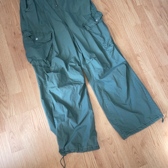 Universal Thread Army / Olive Green Sleeveless Cargo Jumpsuit Size Medium - Picture 3 of 8